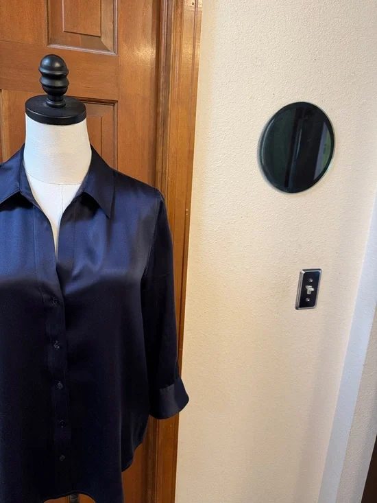 L'AGENCE Navy Satin Button-Down Blouse Size SP - Picture 2 of 9